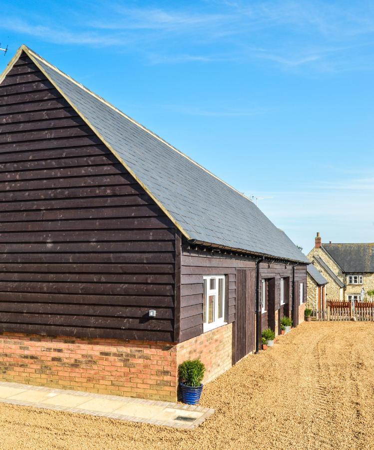 Buttercup Cottage At The Old Tractor Barn Brackley  Exterior photo